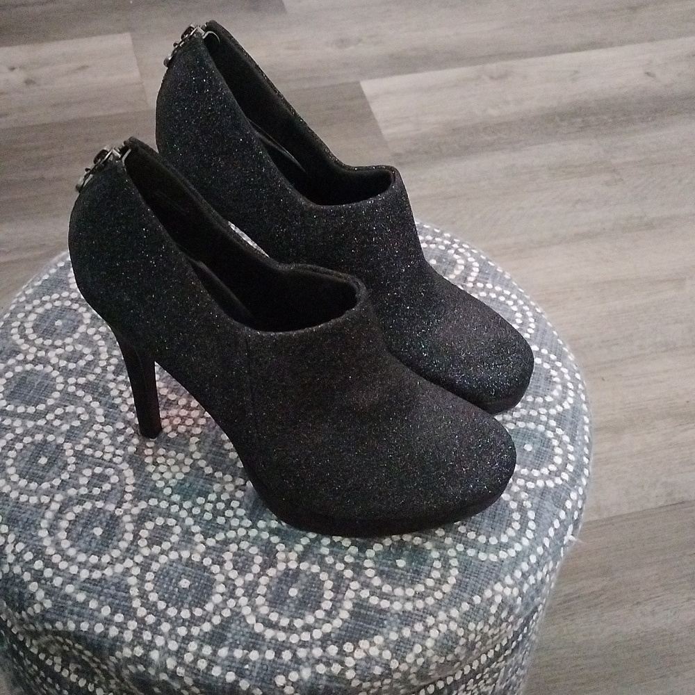 Call it Spring Sparkle Ankle Bootie Size. 9
